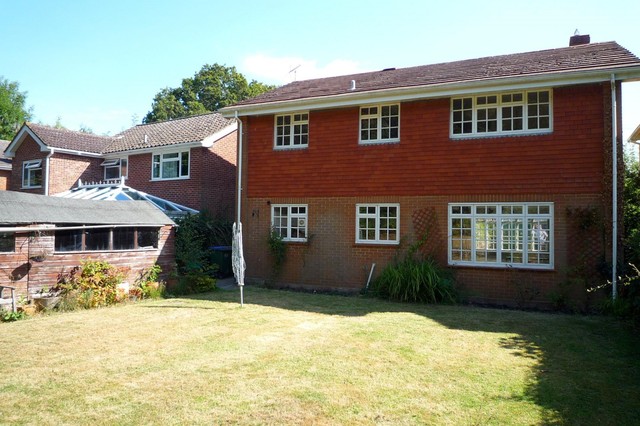  Image of 4 bedroom Detached house to rent in Holly Grove Fareham PO16 at Fareham, PO16 7UP