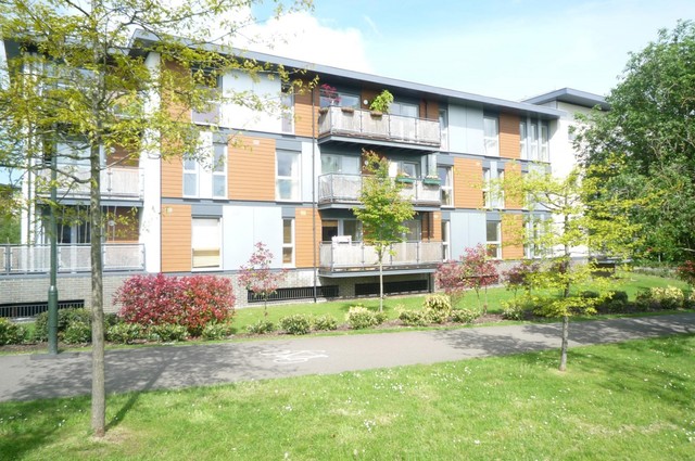  Image of 2 bedroom Flat to rent in Commonwealth Drive Crawley RH10 at Commonwealth Drive Three Bridges Crawley, RH10 1AU