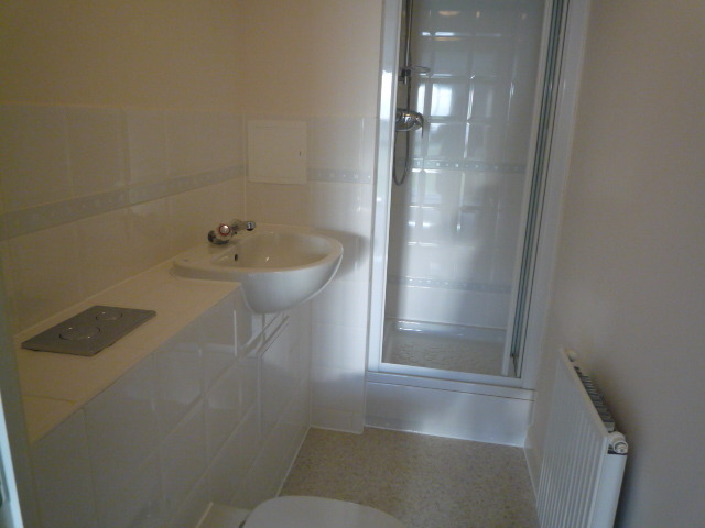  Image of 2 bedroom Flat to rent in Commonwealth Drive Crawley RH10 at Commonwealth Drive Three Bridges Crawley, RH10 1AU