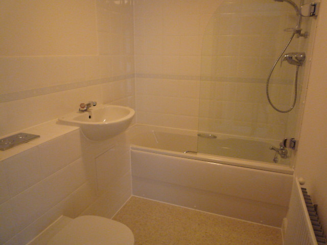  Image of 2 bedroom Flat to rent in Commonwealth Drive Crawley RH10 at Commonwealth Drive Three Bridges Crawley, RH10 1AU