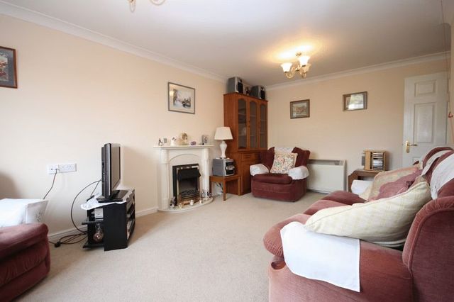  Image of 1 bedroom Retirement Property for sale in Banbury Road Kidlington OX5 at Banbury Road  Kidlington, OX5 2BG
