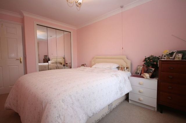  Image of 1 bedroom Retirement Property for sale in Banbury Road Kidlington OX5 at Banbury Road  Kidlington, OX5 2BG