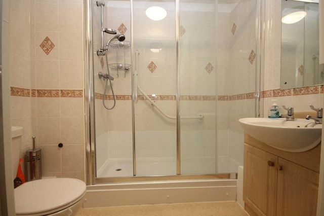  Image of 1 bedroom Retirement Property for sale in Banbury Road Kidlington OX5 at Banbury Road  Kidlington, OX5 2BG