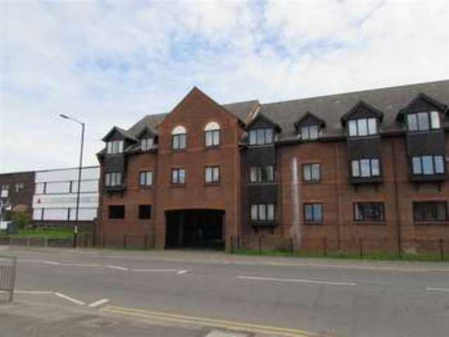  Image of 2 bedroom Property for sale in High Street North Dunstable LU6 at Kingsmead Court Dunstable Dunstable, LU6 1NQ