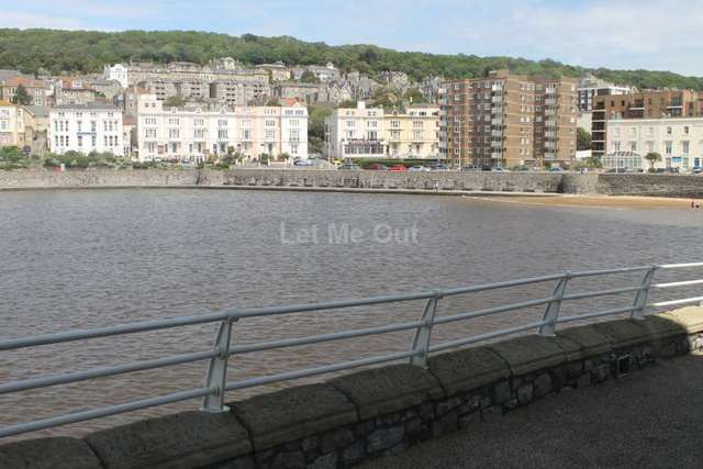 Image of 2 bedroom Apartment to rent in Knightstone Causeway Weston-super-Mare BS23 at Knightstone Causeway  Weston Super Mare, BS23 2AD