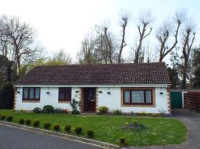  Image of 3 bedroom Bungalow for sale in Leecroft Aldwick Bognor Regis PO21 at Bognor Regis West Sussex Aldwick, PO21 3SY