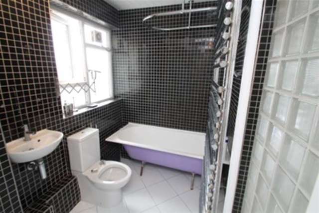  Image of 1 bedroom Flat to rent in Lewisham Park London SE13 at London, SE13 6QN