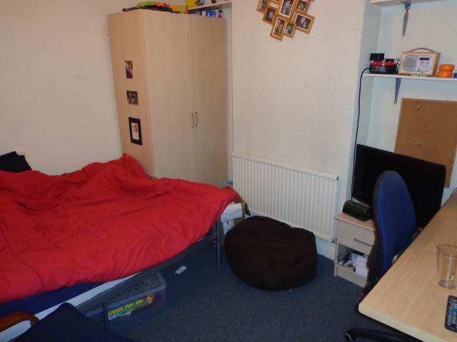  Image of 5 bedroom Detached house to rent in Llanishen Street Heath Cardiff CF14 at Cardiff  Roath, CF14 3QD