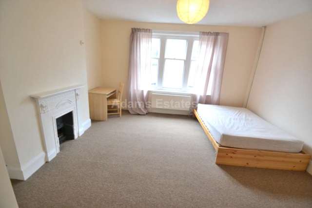  Image of 1 bedroom House Share to rent in London Road Earley Reading RG1 at London Road  Reading, RG1 5DD