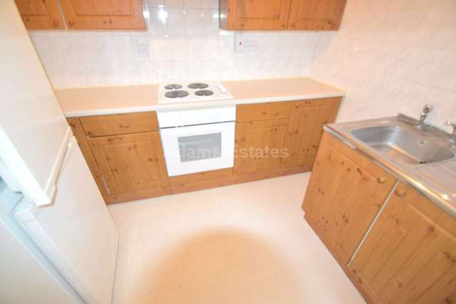  Image of 1 bedroom House Share to rent in London Road Earley Reading RG1 at London Road  Reading, RG1 5DD
