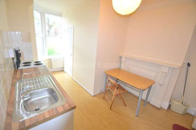  Image of 1 bedroom House Share to rent in London Road Earley Reading RG1 at London Road  Reading, RG1 5DD