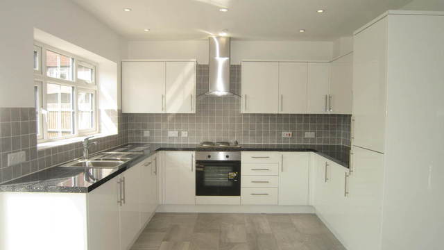  Image of 4 bedroom Detached house for sale in Lulworth Waye Hayes UB4 at Middlesex  Hayes, UB4 0HN