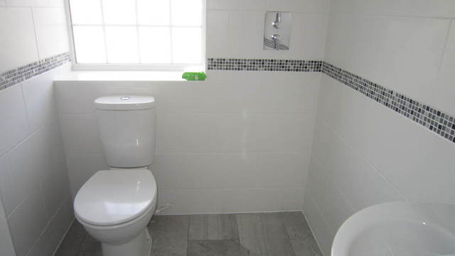  Image of 4 bedroom Detached house for sale in Lulworth Waye Hayes UB4 at Middlesex  Hayes, UB4 0HN
