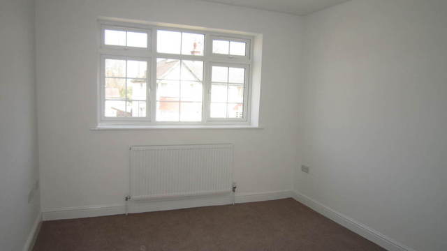  Image of 4 bedroom Detached house for sale in Lulworth Waye Hayes UB4 at Middlesex  Hayes, UB4 0HN