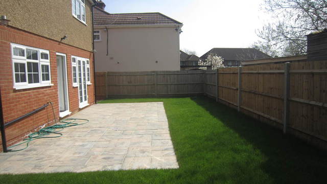  Image of 4 bedroom Detached house for sale in Lulworth Waye Hayes UB4 at Middlesex  Hayes, UB4 0HN