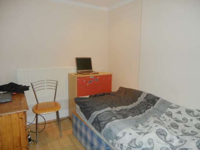  Image of 5 bedroom Terraced house to rent in Manor Road Dagenham RM10 at Manor Road Dagenham East Dagenham, RM10 8AX