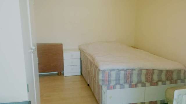  Image of 5 bedroom Terraced house to rent in Manor Road Dagenham RM10 at Manor Road Dagenham East Dagenham, RM10 8AX