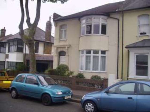  Image of 2 bedroom Flat to rent in Marine Avenue Westcliff-on-Sea SS0 at Marine Avenue  Westcliff-On-Sea, SS0 7PS