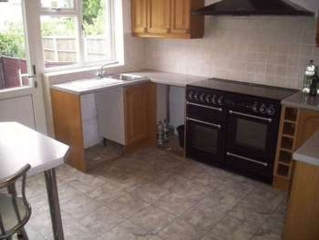  Image of 2 bedroom Flat to rent in Marine Avenue Westcliff-on-Sea SS0 at Marine Avenue  Westcliff-On-Sea, SS0 7PS