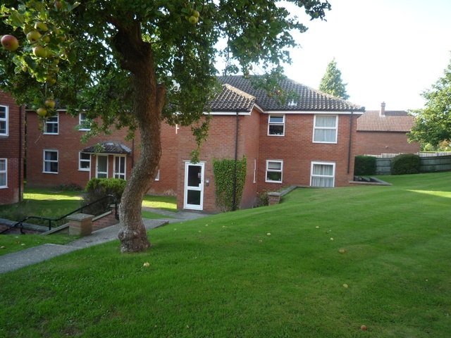  Image of 2 bedroom Flat to rent in Coningsby Road High Wycombe HP13 at Coningsby Road  High Wycombe, HP13 5NT