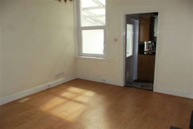  Image of 3 bedroom Semi-Detached house to rent in Mitchells Road Ryde PO33 at Ryde, PO33 3JA
