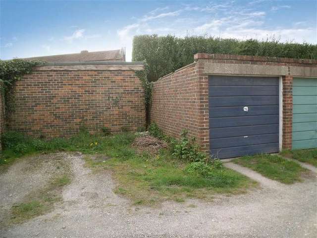  Image of 1 bedroom Flat for sale in Montpelier Road East Preston Littlehampton BN16 at East Preston West Sussex East Preston, BN16 1JZ
