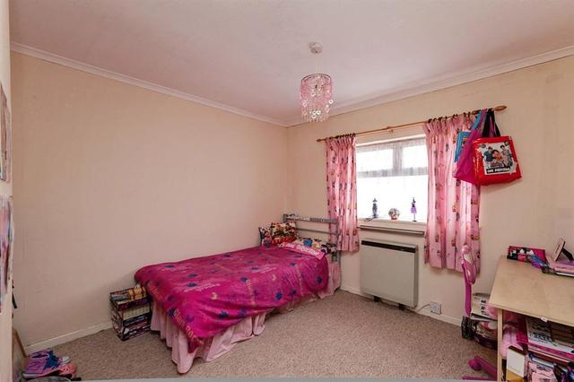  Image of 3 bedroom Terraced house for sale in Oulton Road Lowestoft NR32 at Oulton Road  Lowestoft, NR32 4QW