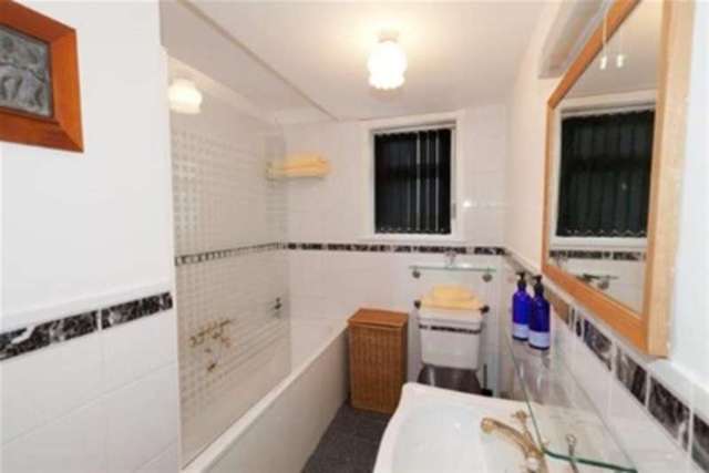  Image of 2 bedroom Flat to rent in Chyandour Cliff Penzance TR18 at Penzance, TR18 3LQ