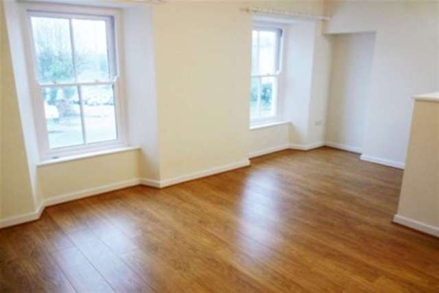  Image of 2 bedroom Flat to rent in Alverton Terrace Penzance TR18 at Penzance, TR18 4JH