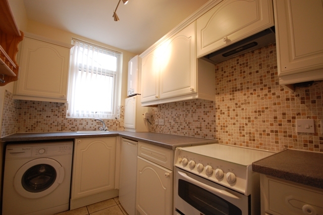  Image of 2 bedroom Apartment to rent in Queens Road Southport PR9 at Southport, PR9 9HB