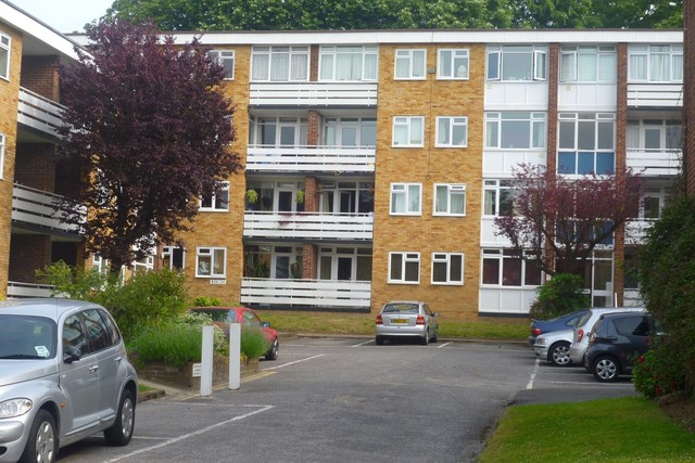  Image of 2 bedroom Flat to rent in Radstone Court Woking GU22 at Hill View Road  Woking, GU22 7ND