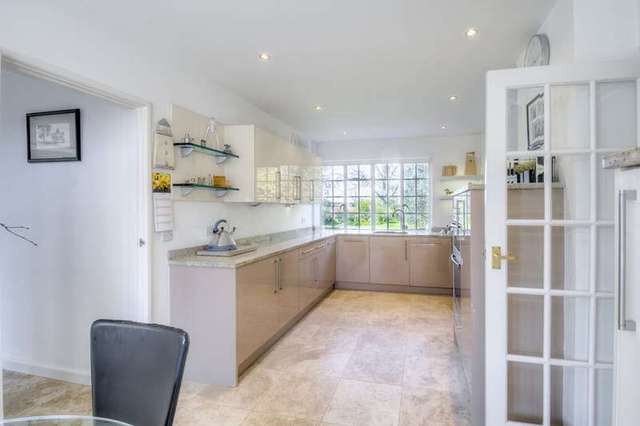  Image of 5 bedroom Detached house for sale in Rectory Lane Angmering Littlehampton BN16 at Angmering Littlehampton Angmering, BN16 4JU