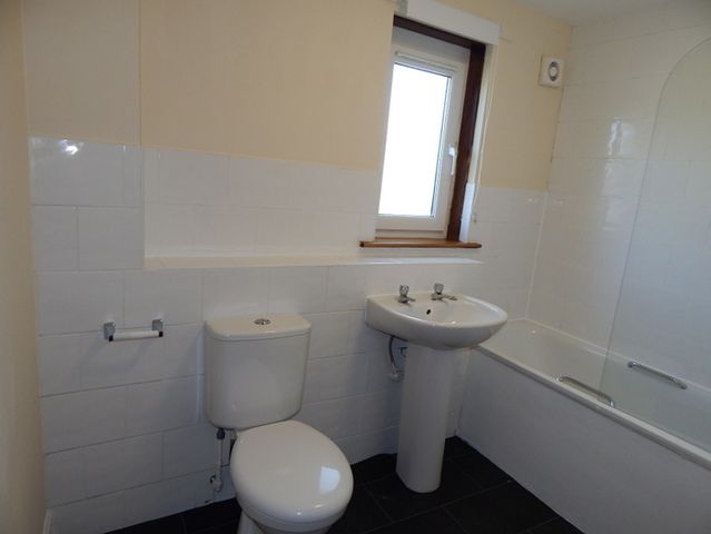  Image of 3 bedroom Flat to rent in Rodger Place Rutherglen Glasgow G73 at Rutherglen Glasgow Glasgow, G73 2AX