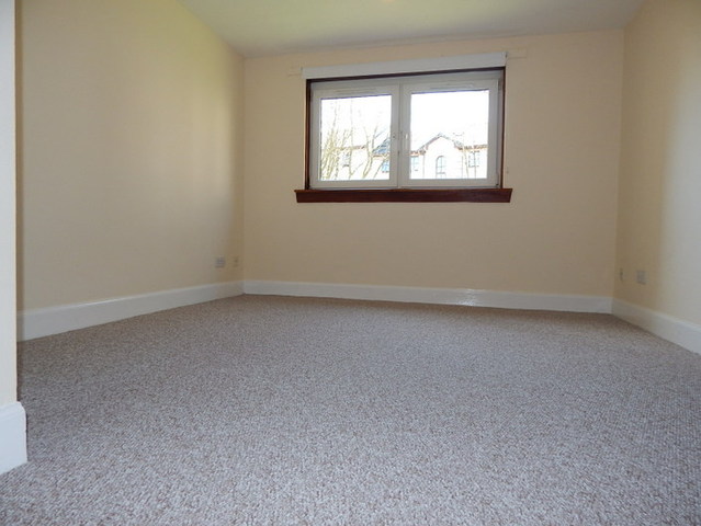  Image of 3 bedroom Flat to rent in Rodger Place Rutherglen Glasgow G73 at Rutherglen Glasgow Glasgow, G73 2AX
