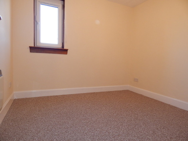  Image of 3 bedroom Flat to rent in Rodger Place Rutherglen Glasgow G73 at Rutherglen Glasgow Glasgow, G73 2AX