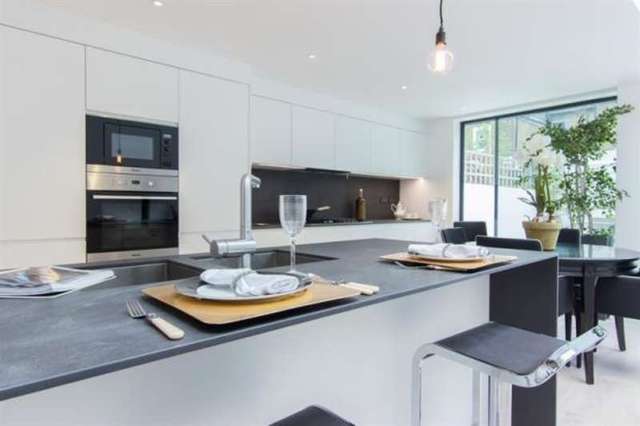  Image of 5 bedroom Terraced house for sale in Roxwell Road London W12 at Shepherds Bush  Goldhawk Road, W12 9QF