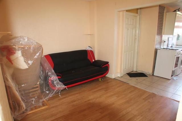  Image of 3 bedroom Terraced house to rent in School Road Dagenham RM10 at Dagenham  Dagenham, RM10 9QB