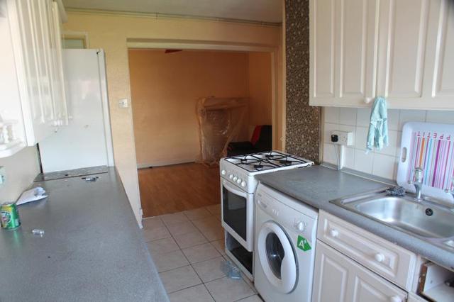  Image of 3 bedroom Terraced house to rent in School Road Dagenham RM10 at Dagenham  Dagenham, RM10 9QB
