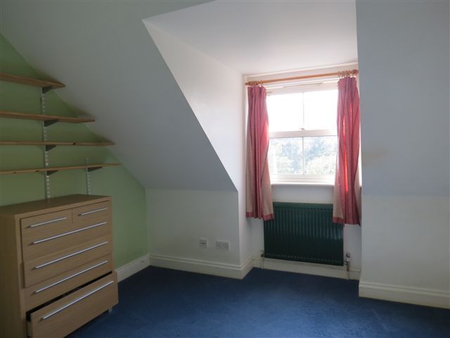  Image of 4 bedroom Terraced house to rent in Seaforth Avenue New Malden KT3 at Motspur Park  London, KT3 6JT