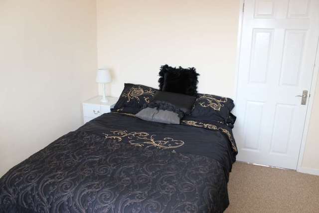  Image of 3 bedroom Semi-Detached house to rent in Severn Place Plymouth PL3 at Severn Place Efford Plymouth, PL3 6JH