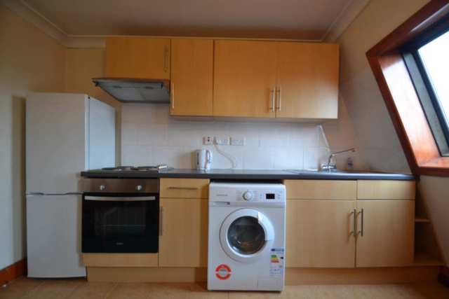  Image of 2 bedroom Flat to rent in Shepherds Bush Road London W6 at Shepherds Bush Road  London, W6 7PD