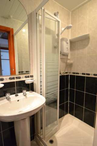  Image of 2 bedroom Flat to rent in Shepherds Bush Road London W6 at Shepherds Bush Road  London, W6 7PD
