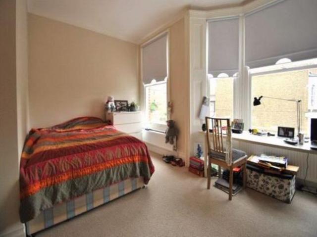  Image of 2 bedroom Flat to rent in Shepherds Bush Road London W6 at Shepherds Bush Road  London, W6 7LX