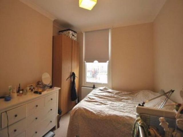  Image of 2 bedroom Flat to rent in Shepherds Bush Road London W6 at Shepherds Bush Road  London, W6 7LX