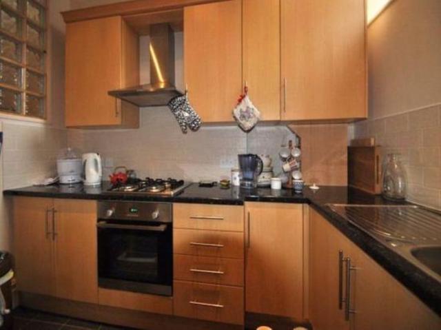  Image of 2 bedroom Flat to rent in Shepherds Bush Road London W6 at Shepherds Bush Road  London, W6 7LX