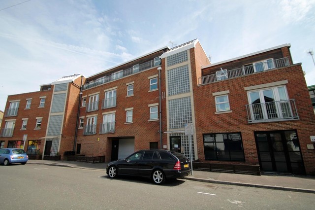  Image of Detached house to rent in Southsea Road Kingston upon Thames KT1 at Southsea Road  Kingston Upon Thames, KT1 2EH