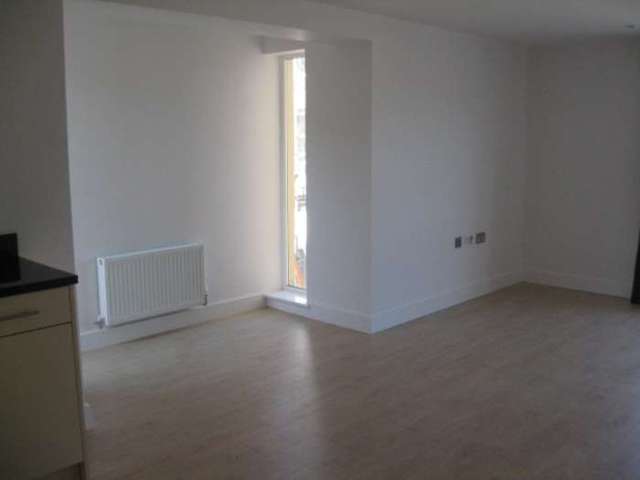  Image of 2 bedroom Apartment to rent in Dovehouse Close St. Neots PE19 at Abbey Gardens, Dovehouse Close  St Neots, PE19 1DW