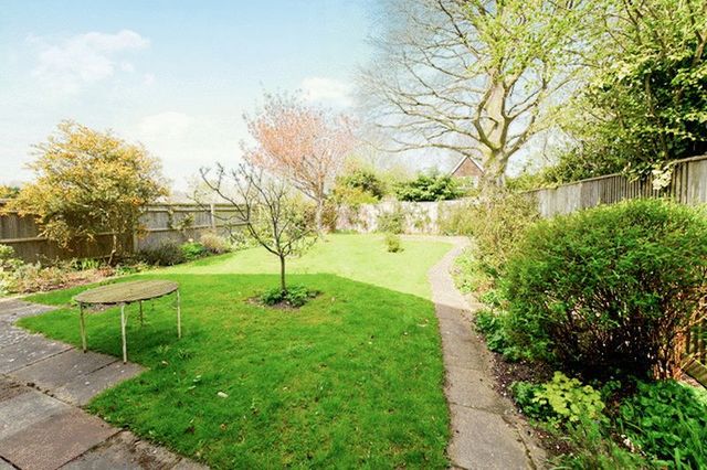  Image of 4 bedroom Detached house for sale in Thames Mead Crowmarsh Gifford Wallingford OX10 at Thames Mead Crowmarsh Gifford Wallingford, OX10 8EU