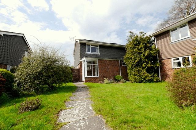  Image of 4 bedroom Detached house for sale in Thames Mead Crowmarsh Gifford Wallingford OX10 at Thames Mead Crowmarsh Gifford Wallingford, OX10 8EU