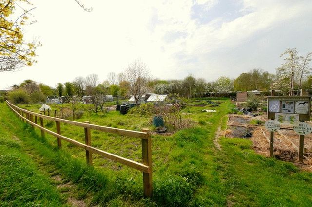  Image of 4 bedroom Detached house for sale in Thames Mead Crowmarsh Gifford Wallingford OX10 at Thames Mead Crowmarsh Gifford Wallingford, OX10 8EU